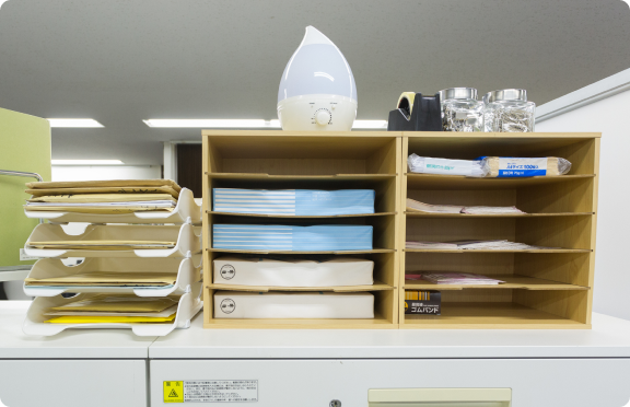 棚の上に置かれた加湿器の画像