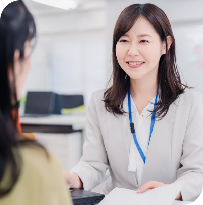 ヒアリングする女性